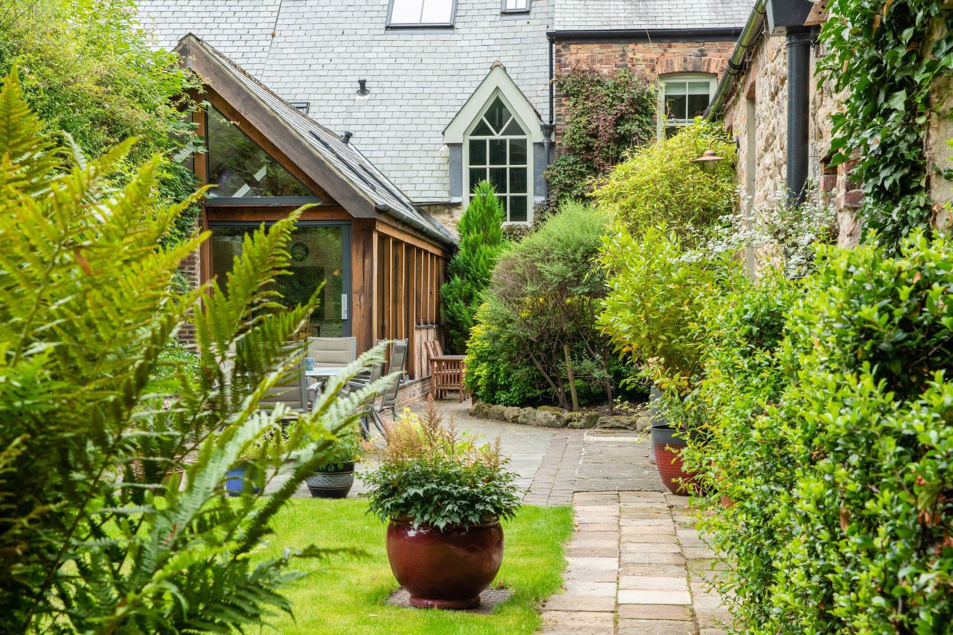 Top 13 Landscaping Trends for Luxury Home Exchanges: Elevate Curb Appeal for Your Vacation Estate