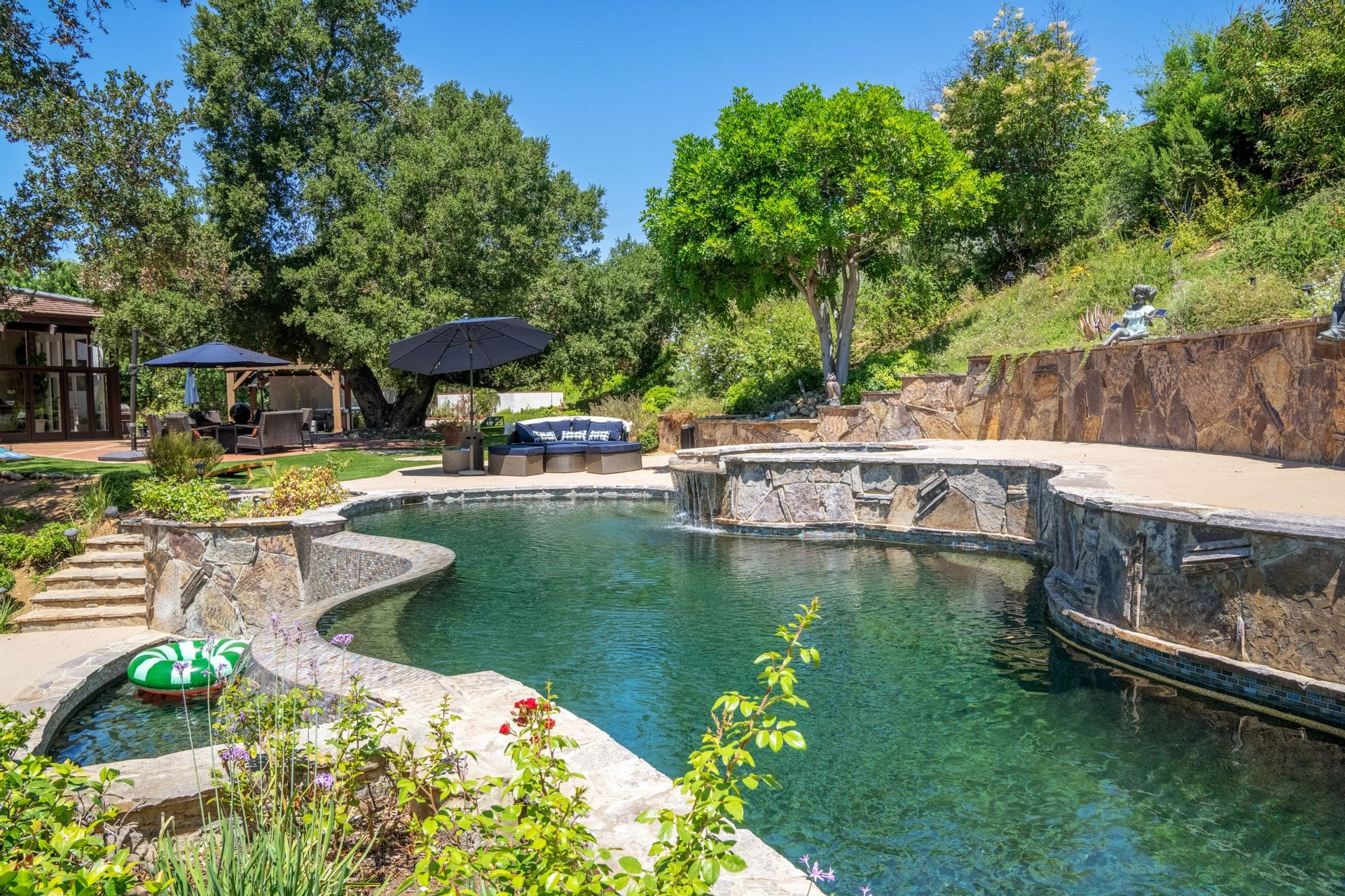 Top 13 Landscaping Trends for Luxury Home Exchanges: Elevate Curb Appeal for Your Vacation Estate