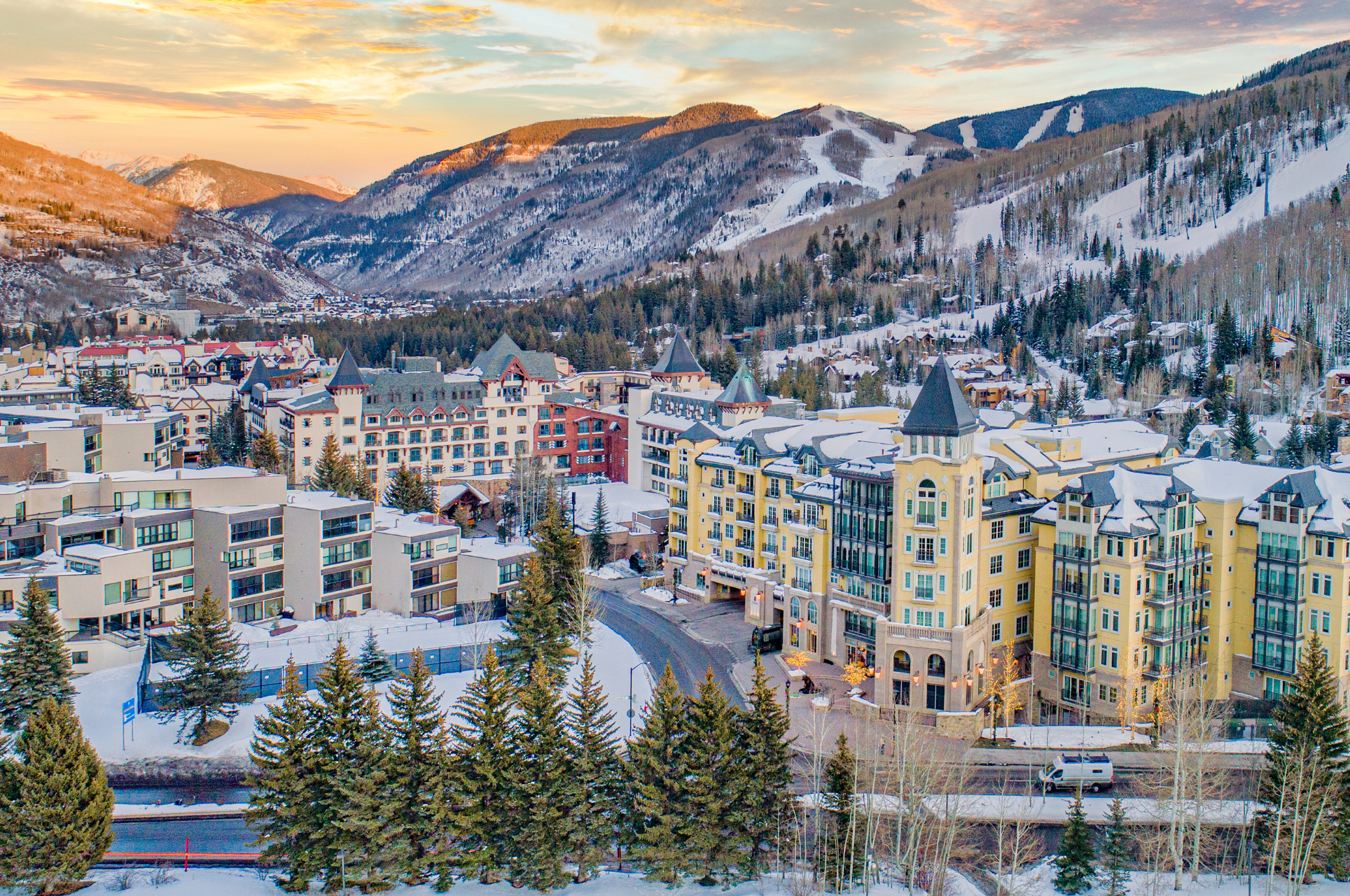 33 Most Exclusive Christmas Destinations for Luxury Home Exchanges in the USA