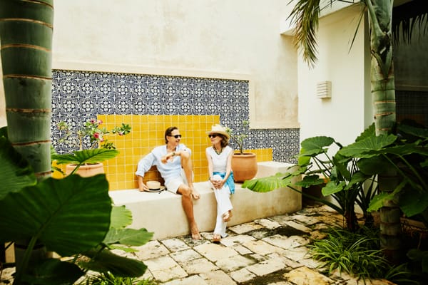 Hosting Elite Guests: How Home Swaps Boost Social and Cultural Capital
