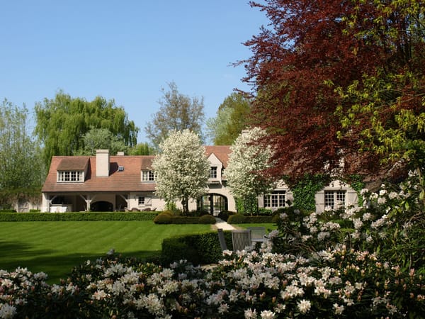 Top 13 Landscaping Trends for Luxury Home Exchanges: Elevate Curb Appeal for Your Vacation Estate