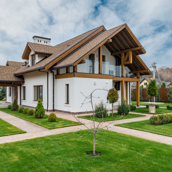 Top 13 Landscaping Trends for Luxury Home Exchanges: Elevate Curb Appeal for Your Vacation Estate